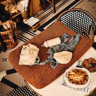 z8-nbchangingmatcover0887